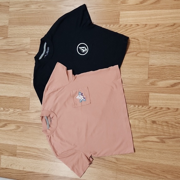 Two Volcom Pocket Dial T-shirt Women xs and small - Picture 1 of 9